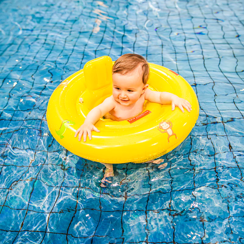 swim essentials baby float geel lifestyle